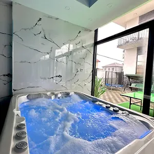 Otel Luxmani & Tiflis